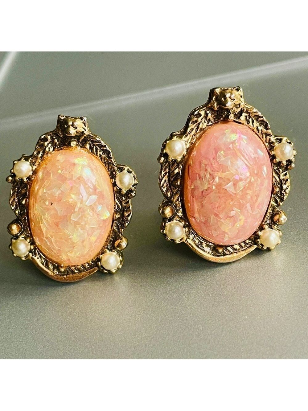Vintage Selro Confetti Pink Faux Opal, Pearls Retro Gold Tone Clip On Ea…